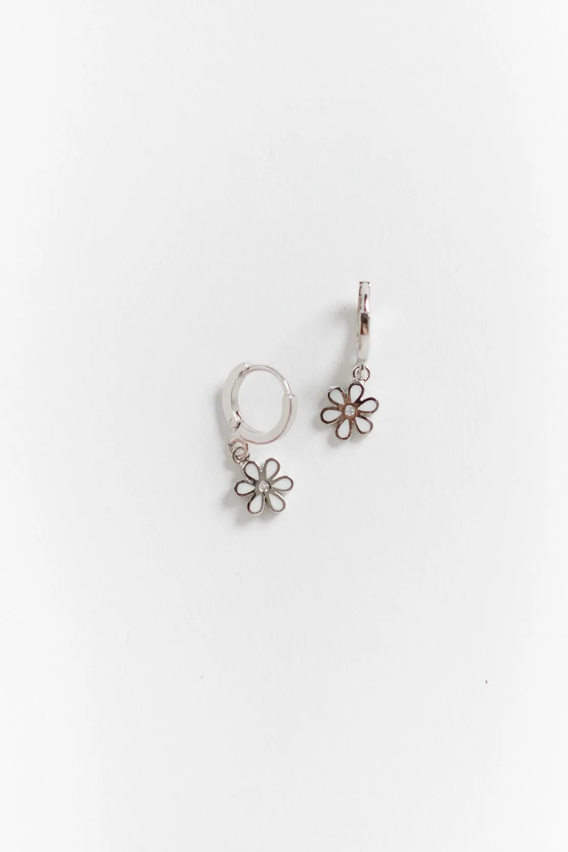 Cove Dainty Daisy Earrings