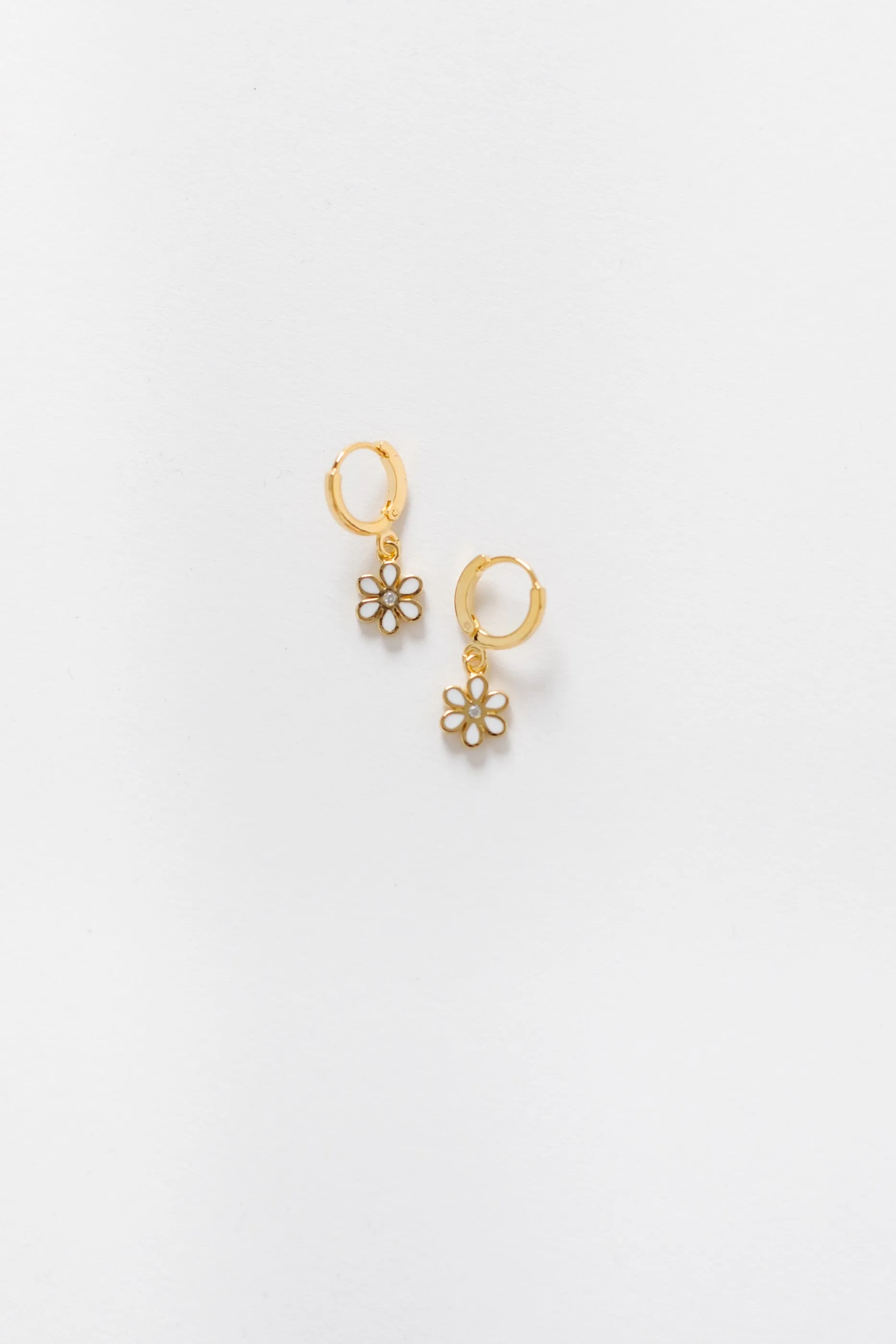 Cove Dainty Daisy Earrings