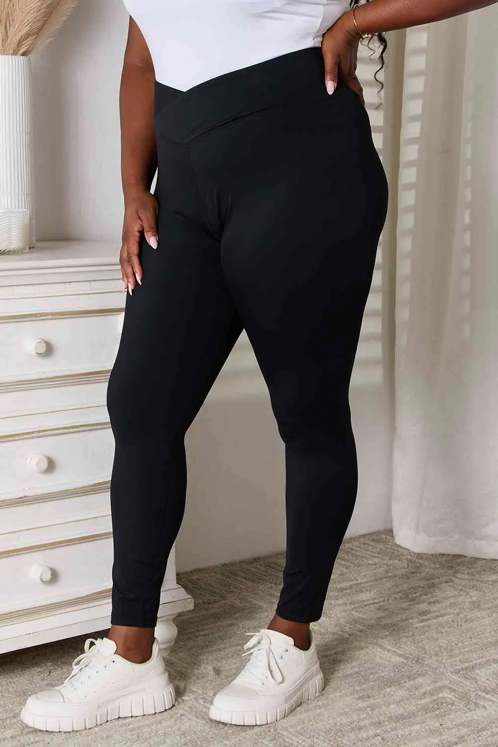 Explore More Collection - Basic Bae V-Waistband Sports Leggings