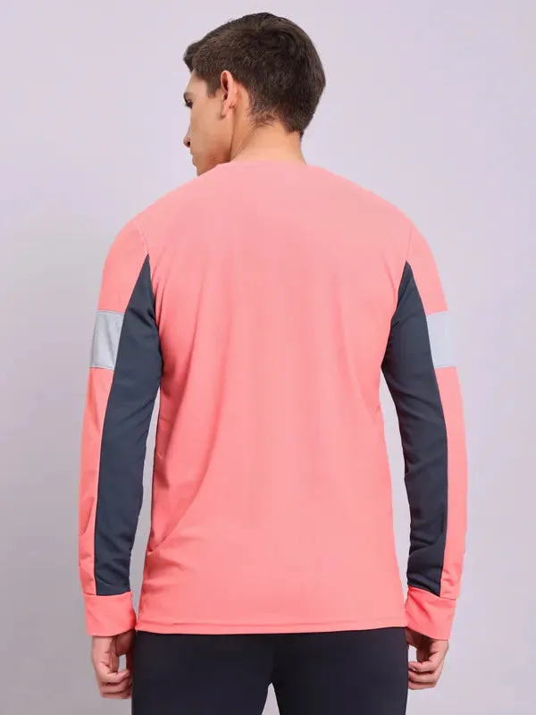 Men Colorblock Slim Fit Crew Neck T-shirt with TECHNOLITE