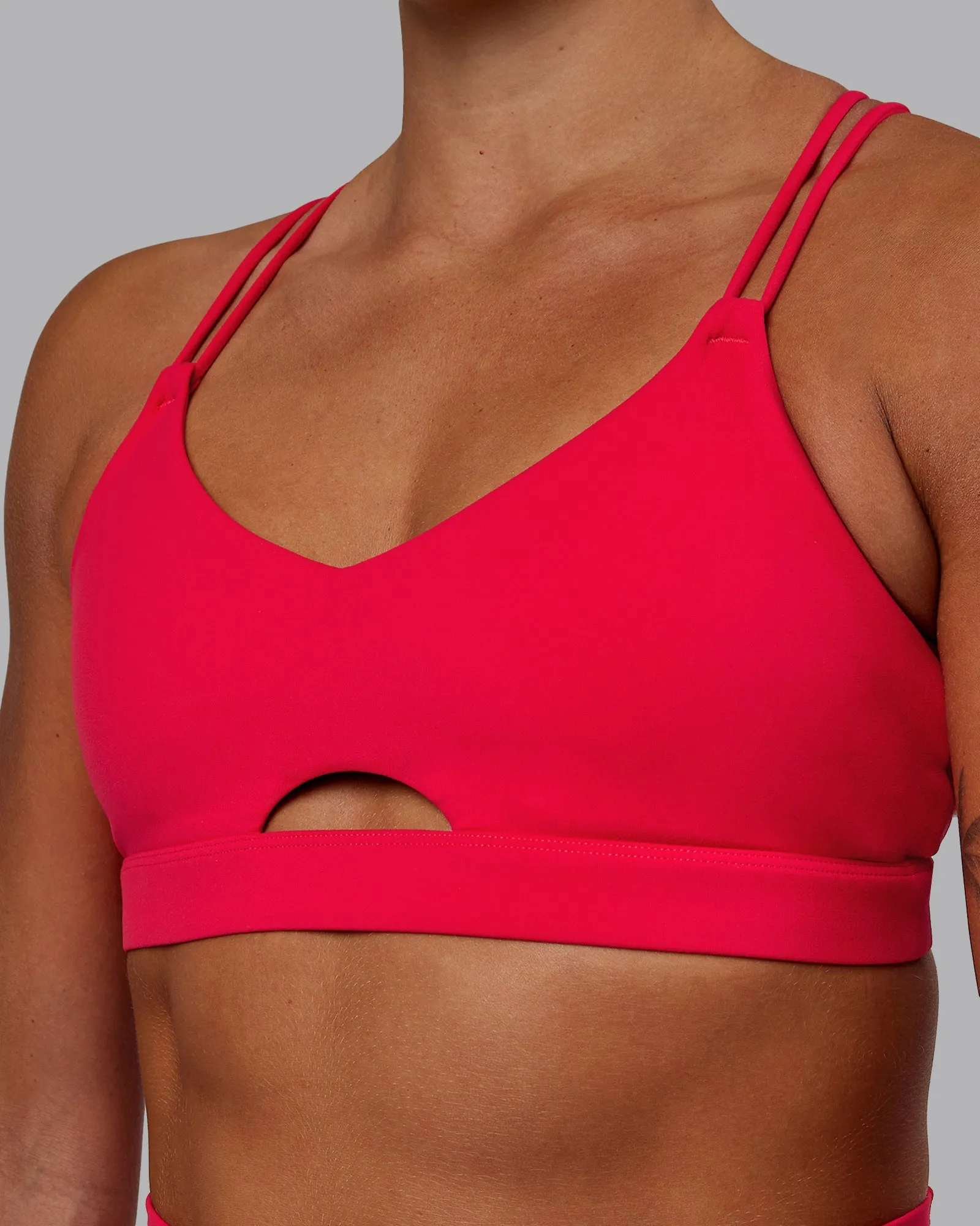 Pursue Sports Bra - Scarlet